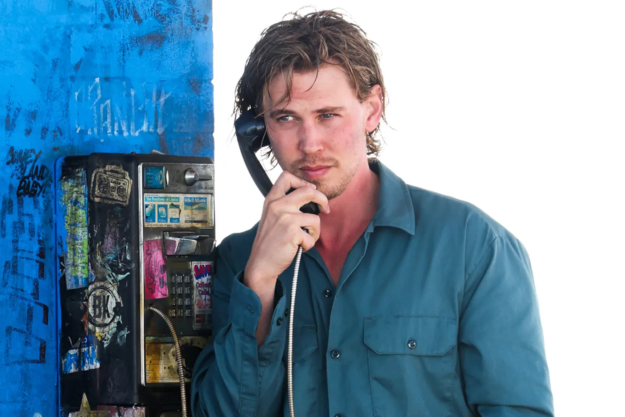 austin-butler-seen-talking-payphone-92232921-copy