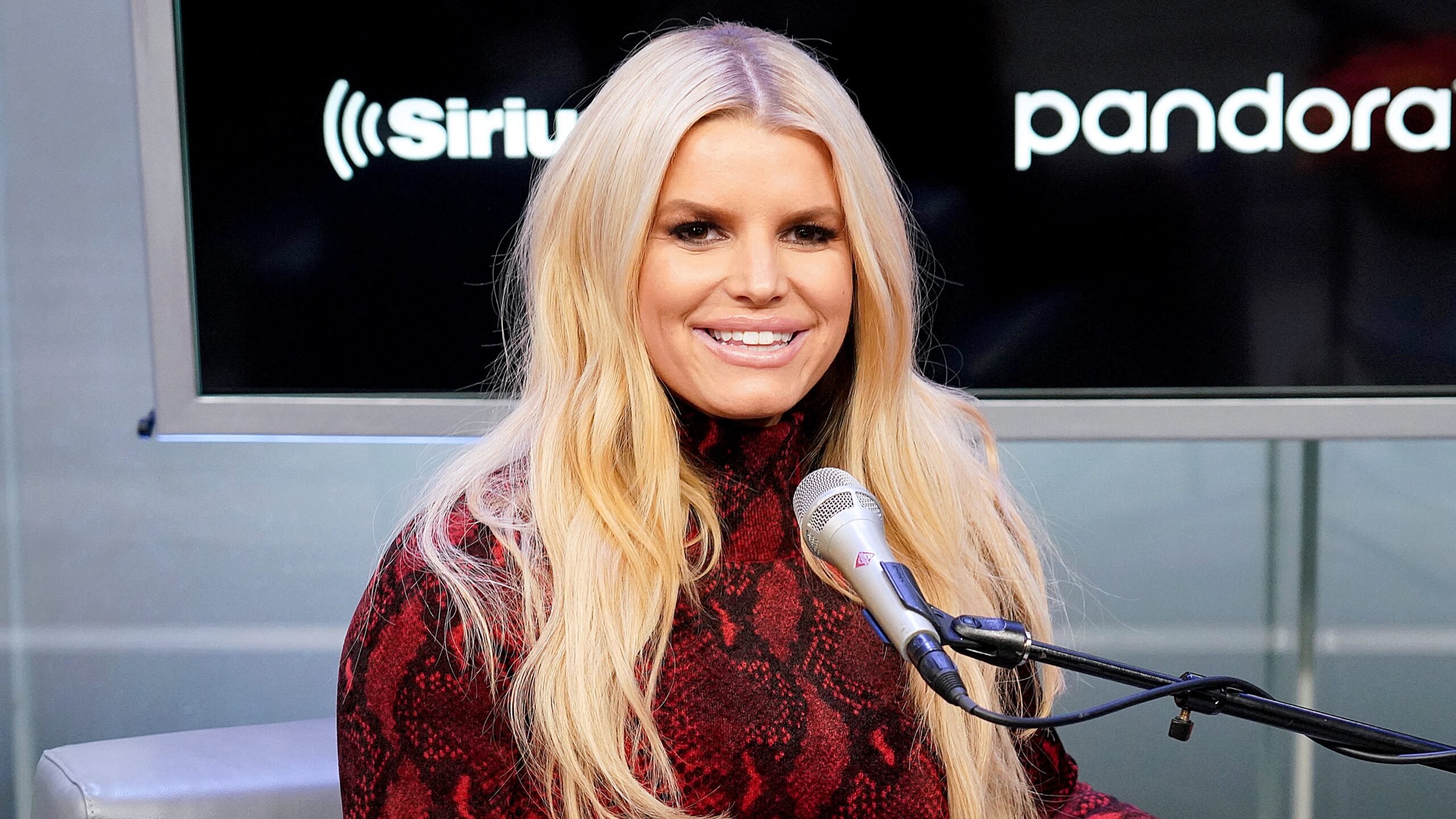 0106_jessicasimpson_header-scaled-1